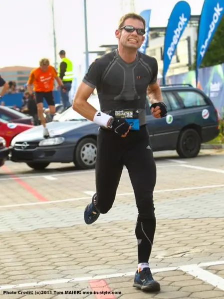 Tom Maier läuft beim "Urbanathlon Hamburg"
